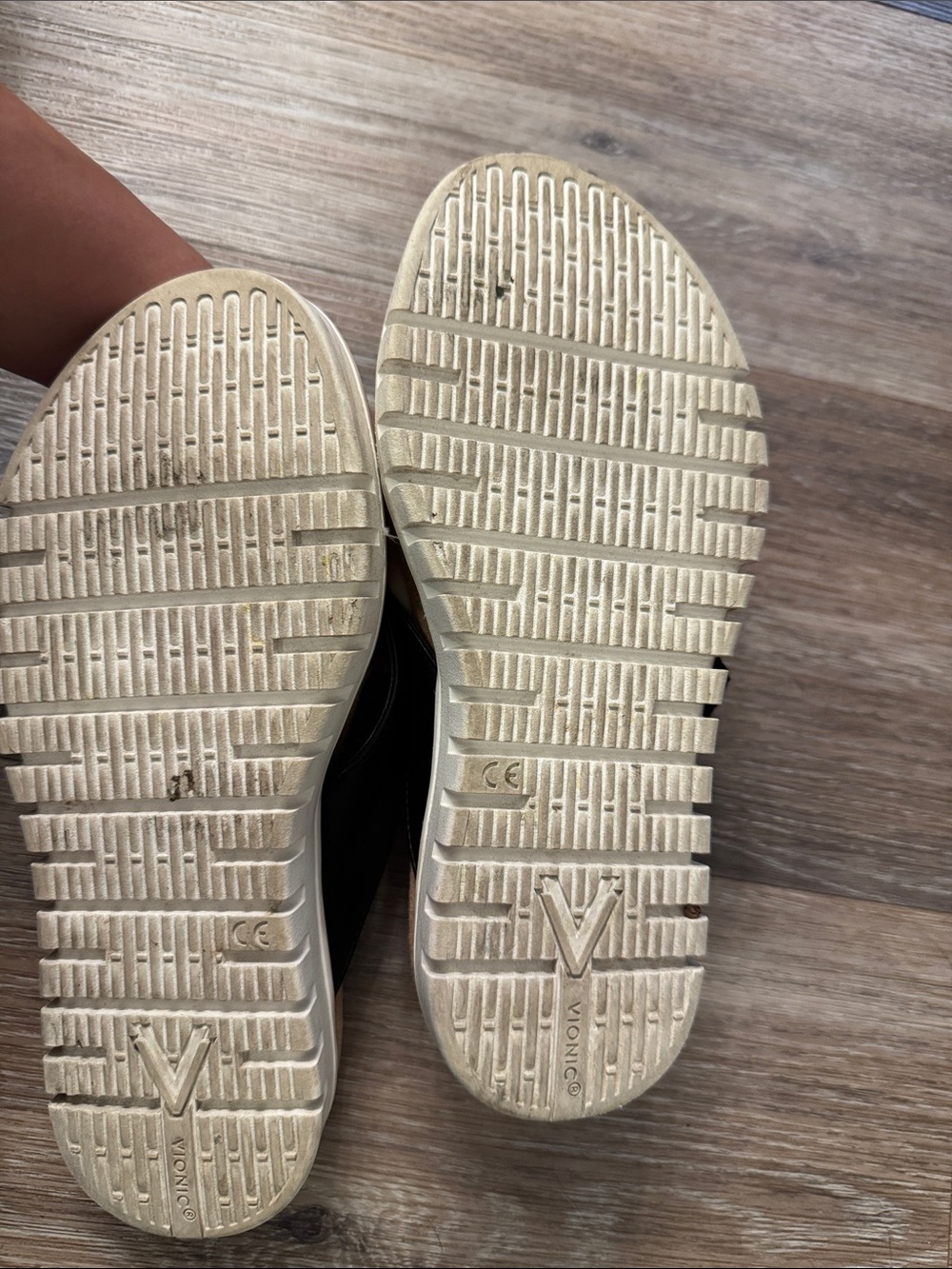 Vionic flip flops - Picture 5 of 5